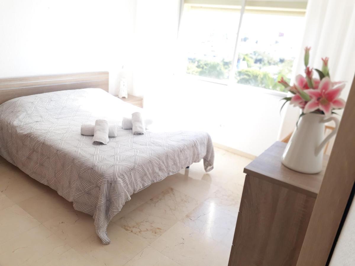 Urbanizacion Puerto Paraiso エステポナ エクステリア 写真