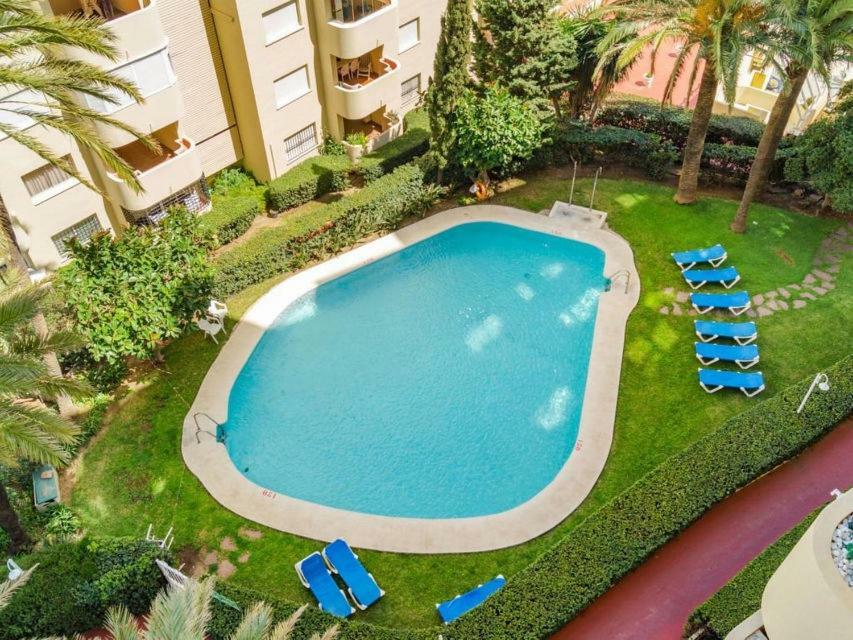 Urbanizacion Puerto Paraiso エステポナ エクステリア 写真